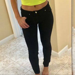 H&M black thin mid-rise jeans size 4.